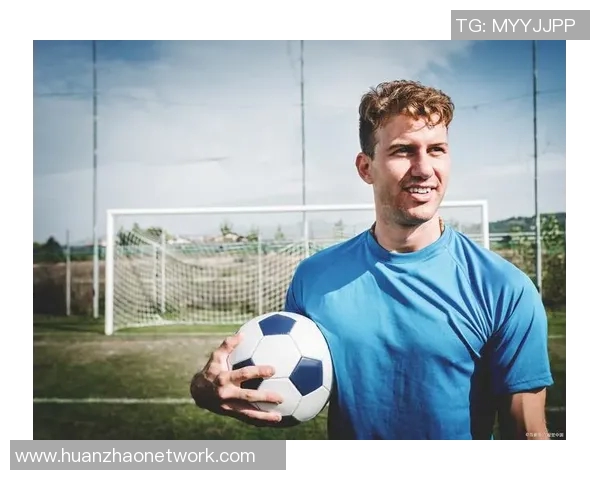 足球明星最新动态揭秘球场内外精彩纷呈引发球迷热议